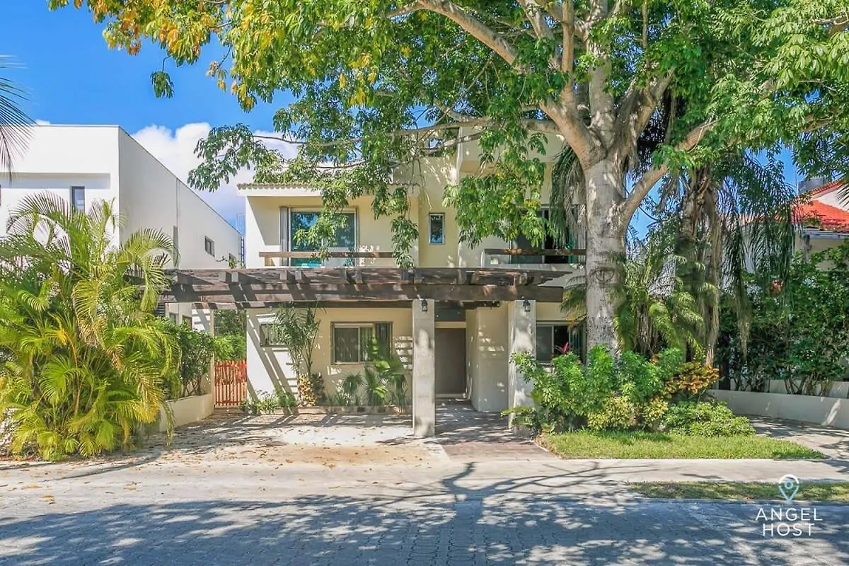 Villa With Private Pool & Large Garden In Playacar 普拉亚卡门